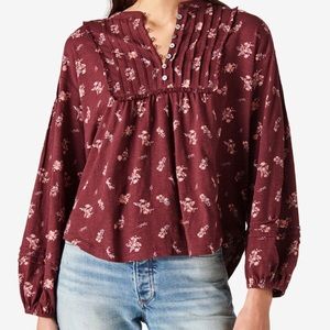 Lucky Brand cotton knit peasant top in burgundy floral. Sz L